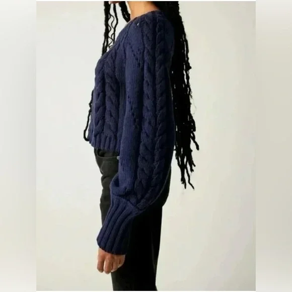 NWT Free People Cable Knit Sweater Navy Blue scooped Neck Ripped Cuff Size XS/S - Picture 5 of 15